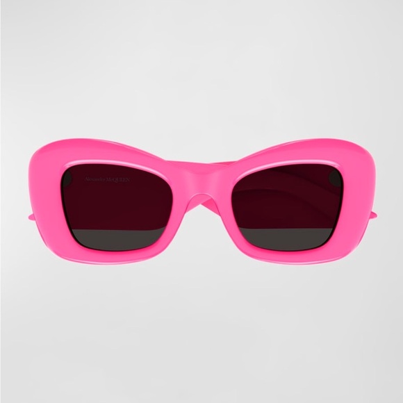 McQueen
Chunky Logo Acetate Cat-Eye Sunglasses
0321 - Picture 1 of 3